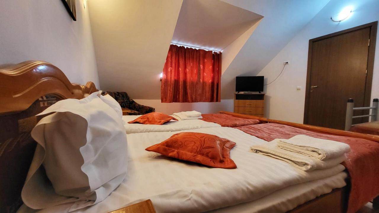 Casa Adi Si Maria Hotell Mahmudia Exteriör bild